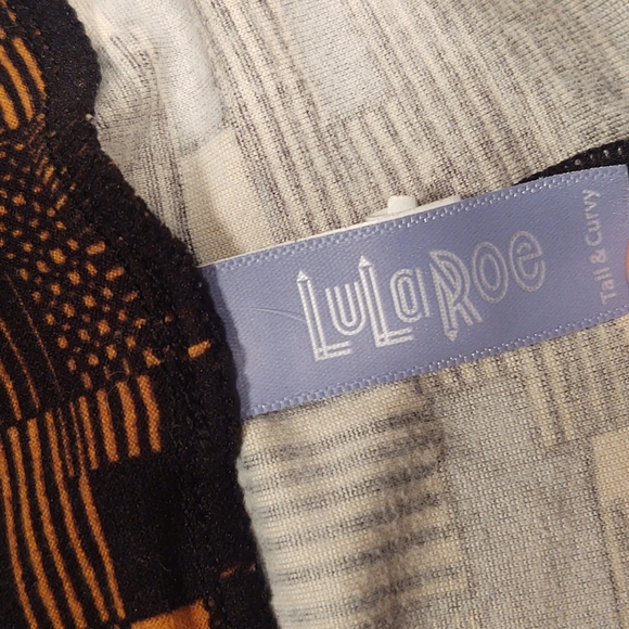 Abstract Lula Roe leggings - Picture 3 of 4